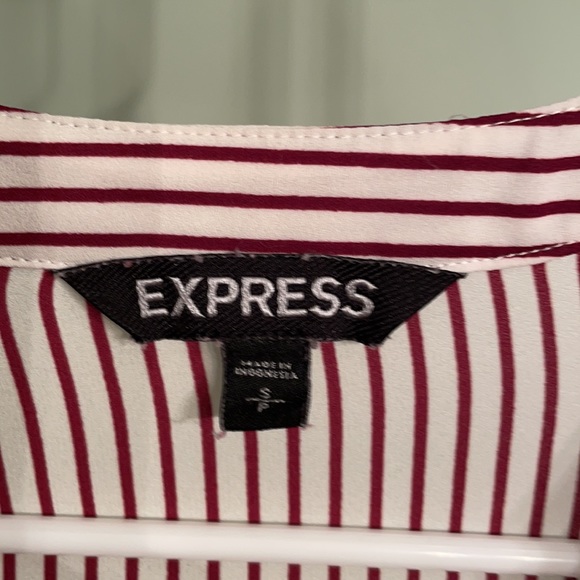 Express small polyester blouse - Picture 3 of 4